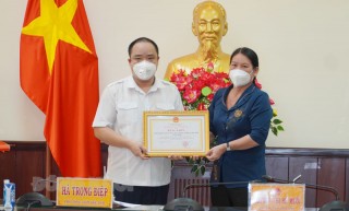 Tiếp nhận thuốc hỗ trợ nâng cao sức khỏe phòng ngừa dịch bệnh