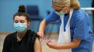 Nhiều nước tiêm vaccine cho trẻ em; Ca mắc ở học sinh Anh cao kỷ lục