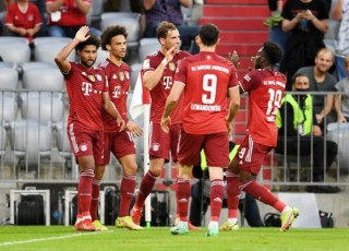 Hàng công vô duyên, Bayern thua đau Frankfurt