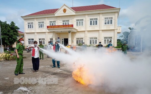 Chung tay đẩy lùi “giặc lửa”