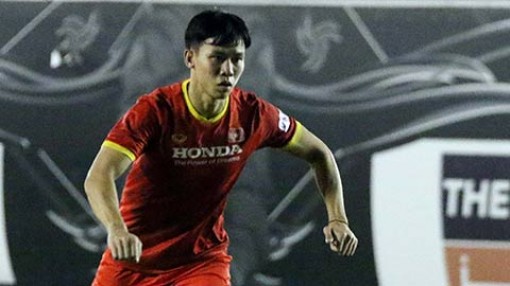 Quế Ngọc Hải chấn thương cổ chân vì mặt sân tập quá xấu tại Oman