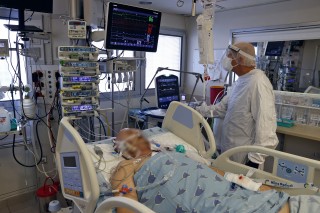 Chuyên gia hàng đầu đánh giá Israel đã "đánh bại" biến thể Detla