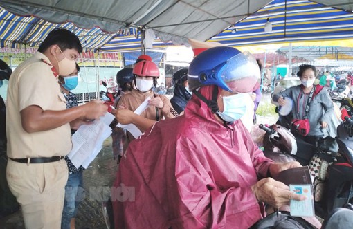 Hỗ trợ 624 công dân về quê trong ngày 13-10-2021