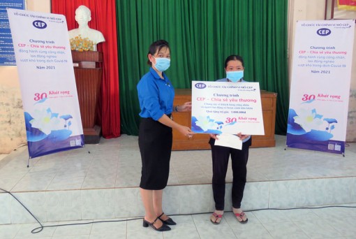 CEP Bến Tre tặng phiếu mua quà cho khách hàng