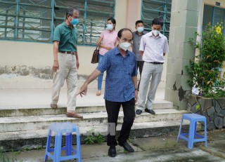 Kiểm tra công tác chuẩn bị tiêm vắc-xin Covid-19 cho học sinh