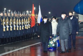 Chủ tịch nước Nguyễn Xuân Phúc tới Moskva, thăm chính thức LB Nga