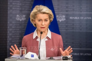 Chủ tịch EC: Đã đến lúc nghĩ đến việc bắt buộc tiêm vaccine ngừa COVID-19