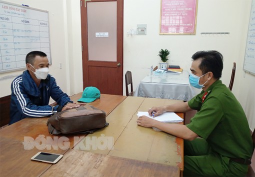 Khởi tố, bắt tạm giam đối tượng dùng clip nóng tống tiền