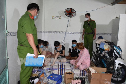 Bắt quả tang nhóm thanh thiếu niên bay, lắc trong phòng trọ