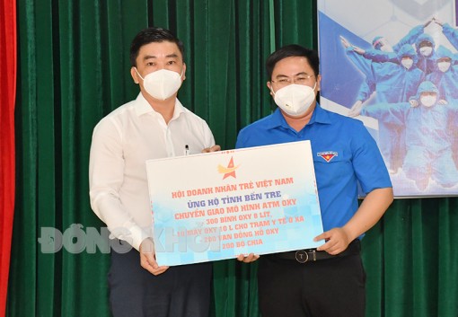 Hội Doanh nhân trẻ Việt Nam chuyển giao mô hình ATM oxy và hỗ trợ các trang thiết bị cho trạm y tế ở xã