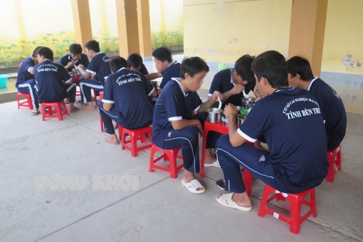 Phối hợp triển khai thực hiện và phổ biến Nghị định số 116/2021/NĐ-CP đến cán bộ, công chức, viên chức, người lao động, nhân dân