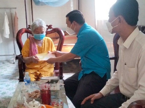 Liên đoàn Lao động tỉnh phát động Tết trồng cây Liên đoàn Lao động tỉnh phát động Tết trồng cây