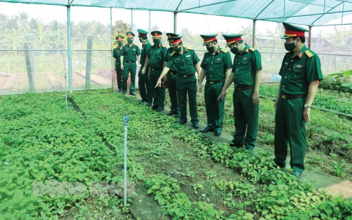 Tiếp tục phát huy phẩm chất “Bộ đội cụ Hồ” trong thời kỳ mới Tiếp tục phát huy phẩm chất “Bộ đội cụ Hồ” trong thời kỳ mới