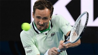 Daniil Medvedev ngược dòng vào bán kết Australian Open 2022