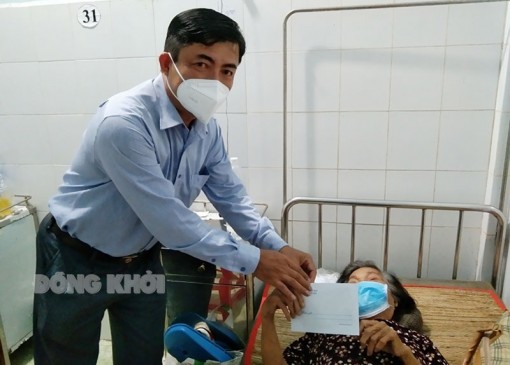 Trên 3 tỷ đồng tặng quà tết cho gia đình chính sách, người có công ở Bình Đại