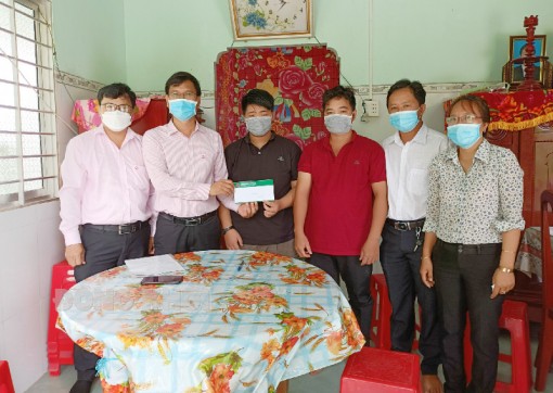 Ngân hàng Chính sách xã hội tỉnh nhận đỡ đầu cho trẻ em mồ côi mẹ do đại dịch Covid-19