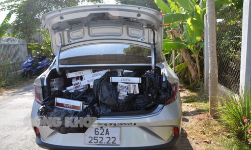 Bắt quả tang đối tượng dùng xe ô tô vận chuyển thuốc lá nhập lậu
