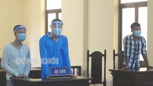Trộm cắp tài sản, 3 bị cáo lãnh án 9 năm tù Trộm cắp tài sản, 3 bị cáo lãnh án 9 năm tù