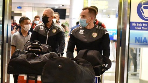 ĐT Oman bị 'delay' 3 tiếng khi đến Hà Nội gặp ĐT Việt Nam