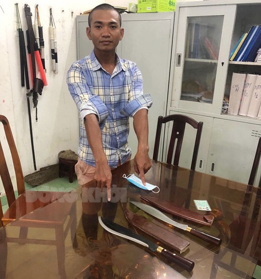Phát hiện đối tượng tàng trữ dao tự chế