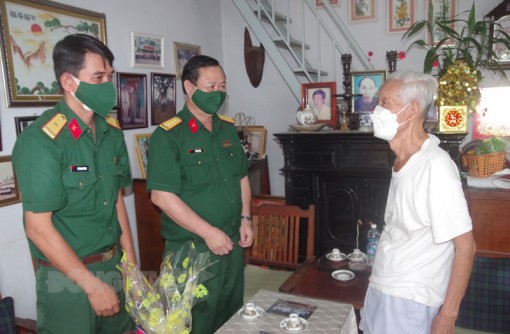 Phát huy truyền thống, cống hiến tài năng, xứng danh Bộ đội Cụ Hồ Phát huy truyền thống, cống hiến tài năng, xứng danh Bộ đội Cụ Hồ