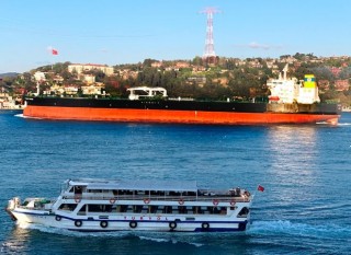 Iran tuyên bố bắt giữ 2 tàu chở dầu của Hy Lạp tại Vùng Vịnh