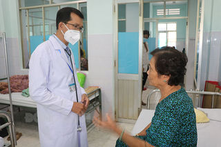 Bác sĩ Phạm Minh Trí lan tỏa năng lượng tích cực