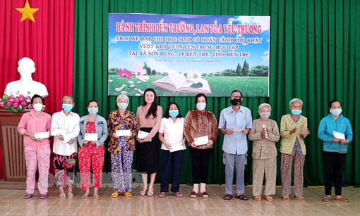 “Hành trình đến trường, lan tỏa yêu thương” tại xã Sơn Đông