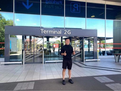 Quang Hải đã đến Pháp, hồi hộp chờ 'phán quyết' tại Pau FC