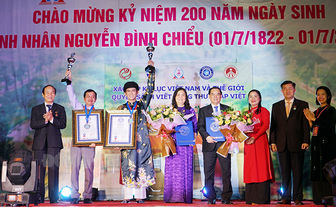 Chủ tịch UBND tỉnh dự chương trình ra quân cao điểm Chiến dịch Thanh niên tình nguyện hè huyện Mỏ Cày Nam