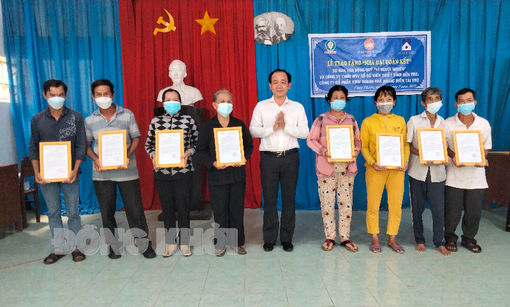 19 căn nhà "Đại đoàn kết" được trao cho hộ nghèo