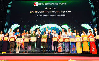 Hội Liên hiệp Phụ nữ TP. Bến Tre nhận giải thưởng môi trường Việt Nam năm 2021