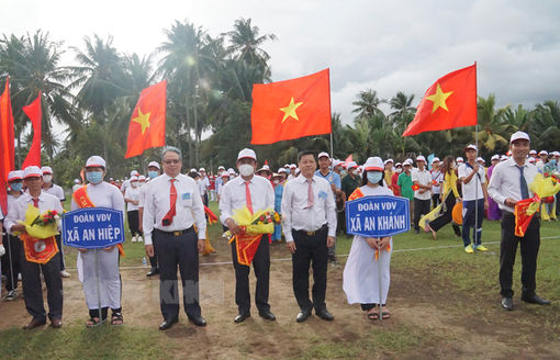 Khai mạc Đại hội Thể dục thể thao huyện Châu Thành và Mỏ Cày Bắc