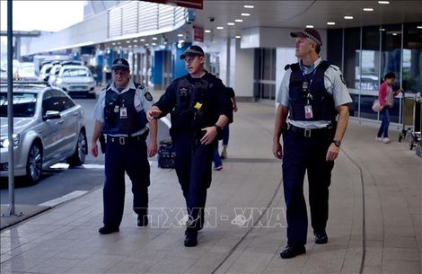 Bắt đối tượng nổ 5 phát súng tại sân bay Canberra