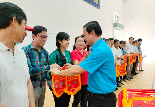 Hơn 40 đội tham gia Giải bóng đá mini nam và Giải bóng chuyền hơi nữ Công đoàn ngành Giáo dục