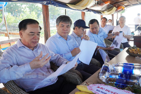 Chủ tịch UBND tỉnh Trần Ngọc Tam khảo sát khu vực nạo vét sông Ba Lai