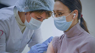 Nga sản xuất vaccine Sputnik V chống lại biến thể Delta, Omicron