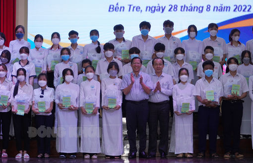 Trên 500 học sinh, sinh viên nhận học bổng Nhân Thiện
