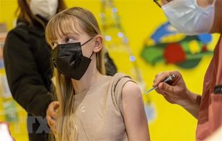 Châu Âu phê chuẩn vắc-xin phiên bản mới phòng ngừa biến thể Omicron