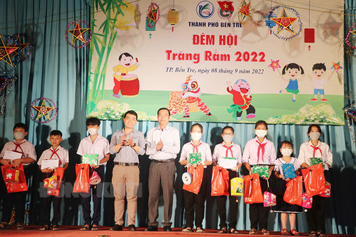 500 trẻ em dự chương trình “Đêm hội trăng rằm” TP. Bến Tre năm 2022