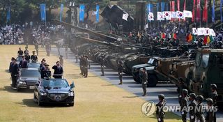 Hàn Quốc giới thiệu nhiều vũ khí quan trọng nhân Ngày Lực lượng vũ trang