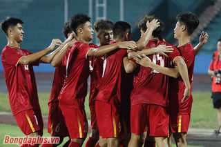Vượt qua Thái Lan, U17 Việt Nam lên đầu bảng