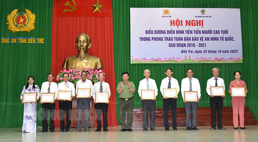 Biểu dương gương điển hình người cao tuổi trong phong trào Toàn dân bảo vệ an ninh Tổ quốc