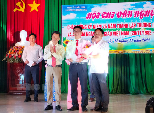 Trường Chính trị tổ chức hội thi văn nghệ kỷ niệm 75 năm thành lập Trường và 40 năm Ngày Nhà giáo Việt Nam