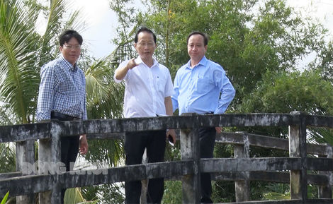 Phó chủ tịch Thường trực UBND tỉnh Nguyễn Trúc Sơn dự lễ khởi công xây dựng cầu ở Ba Tri