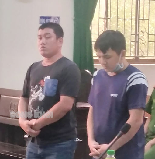 Chế tạo, tàng trữ, sử dụng, mua bán vũ khí trái phép, 2 bị cáo lãnh án tù Chế tạo, tàng trữ, sử dụng, mua bán vũ khí trái phép, 2 bị cáo lãnh án tù