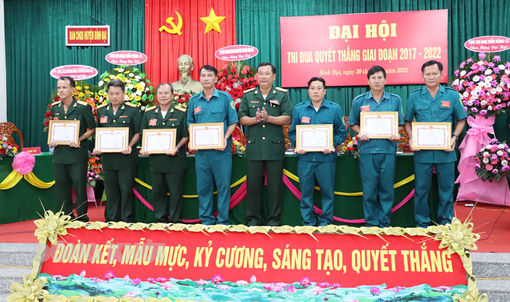 Người quân nhân gương mẫu Người quân nhân gương mẫu