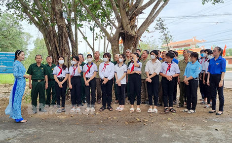 Nhiều đoàn về nguồn tham quan nơi thành lập Chi bộ Đảng Cộng sản Việt Nam đầu tiên của tỉnh Bến Tre