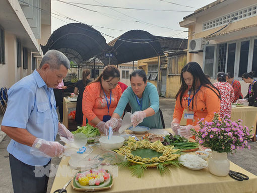 Thư viện Nguyễn Đình Chiểu tổ chức họp mặt 8-3