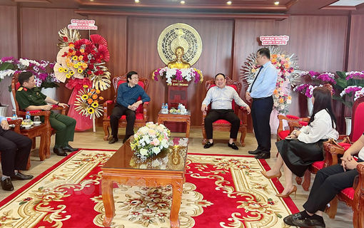 Nguyên Chủ tịch nước Trương Tấn Sang thăm và làm việc với Tập đoàn Ngân Tín tại Bến Tre